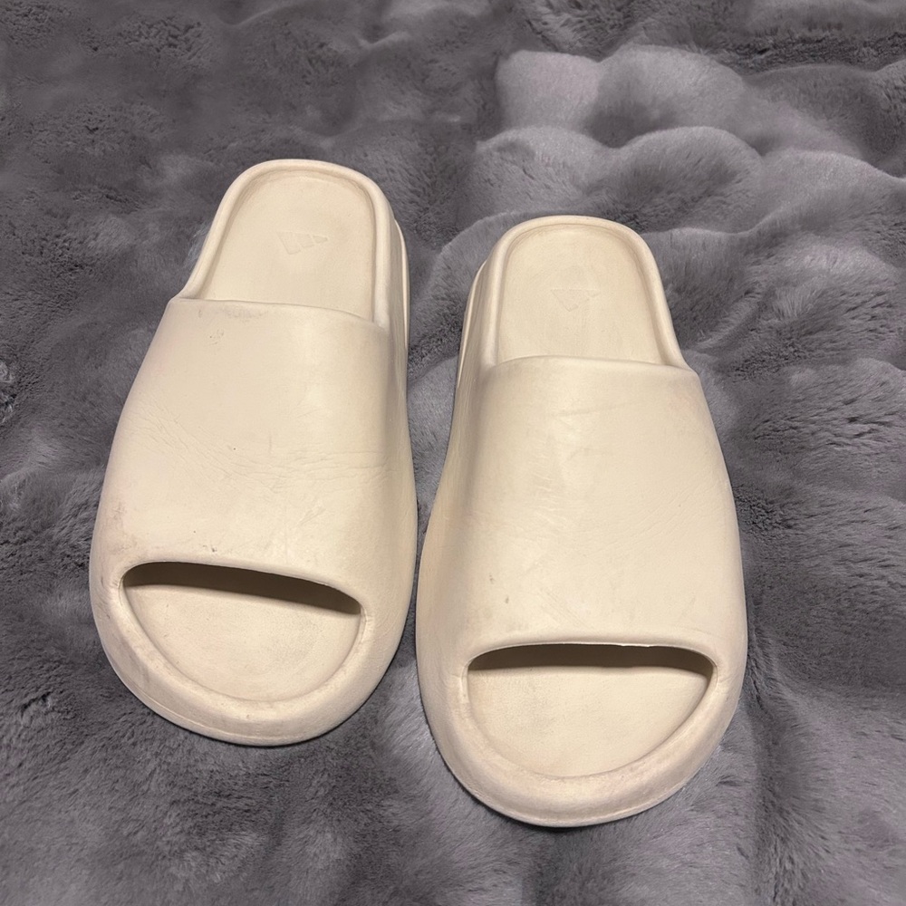 Yeezy Cream Slide Sandals